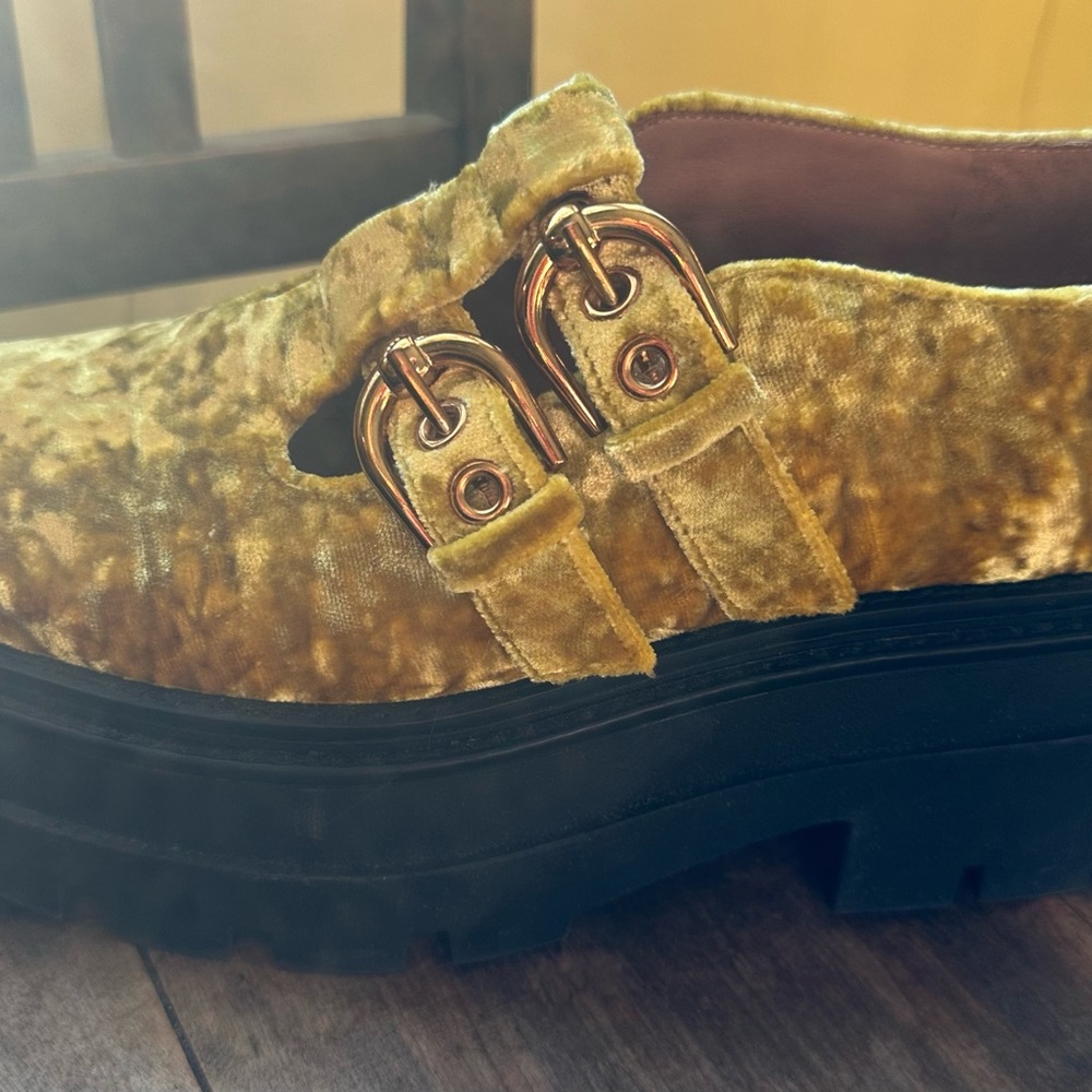 Circus by Sam Edelman Gold Velvet Platform Mary Jane Shoes - Picture 3 of 4